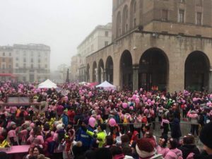 Dettaglio della manifestazione della Corsa Rosa 2