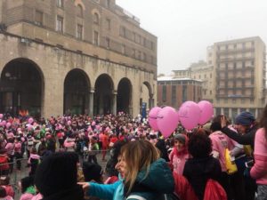 Dettaglio della manifestazione della Corsa Rosa 4