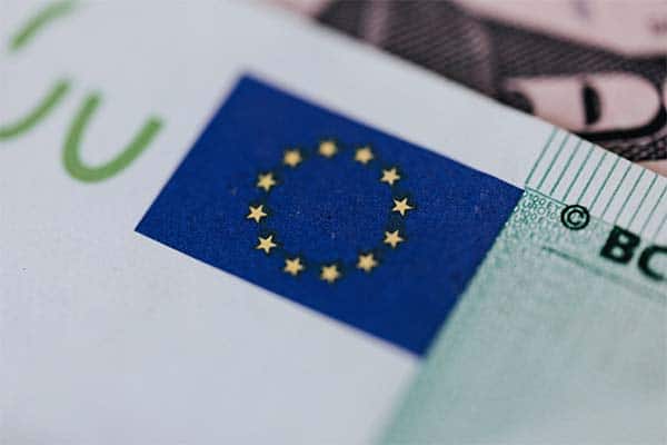 BCE: Lagarde ricalibra il PEPP, ma lascia invariati i tassi